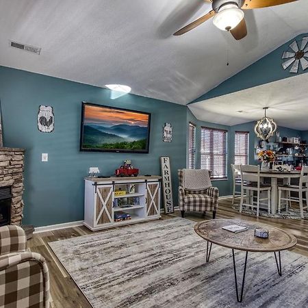 The Mason Jar, Hot Tub, Wifi, 1089 Free Tickets Each Paid Day, Dollywood And More! Pigeon Forge Extérieur photo