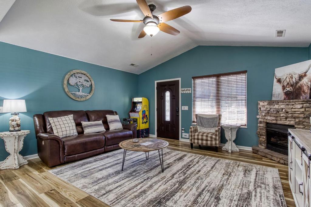 The Mason Jar, Hot Tub, Wifi, 1089 Free Tickets Each Paid Day, Dollywood And More! Pigeon Forge Extérieur photo